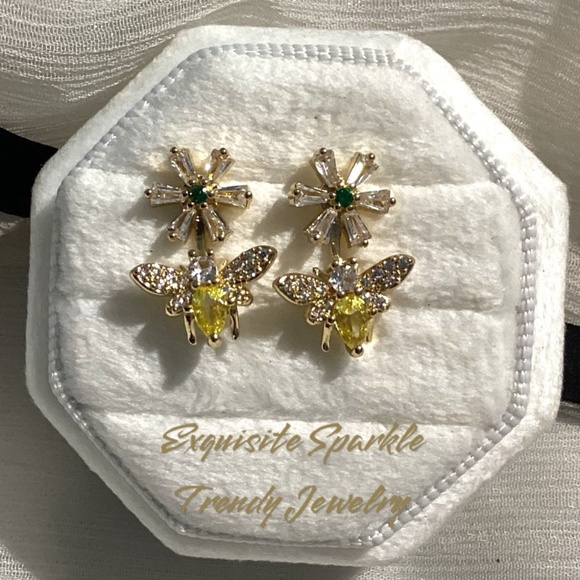 🐝10k Gold Bumblebee Daisy Cz Diamond Post back Stud Earrings - Picture 9 of 15